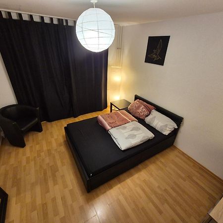 Schoene 3 Schlafzimmer Wohnung Mit 4 Dopplbetten เบอร์ลิน ภายนอก รูปภาพ