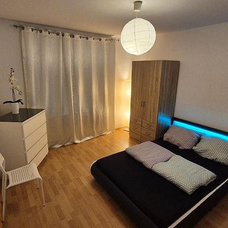 Schoene 3 Schlafzimmer Wohnung Mit 4 Dopplbetten เบอร์ลิน ภายนอก รูปภาพ