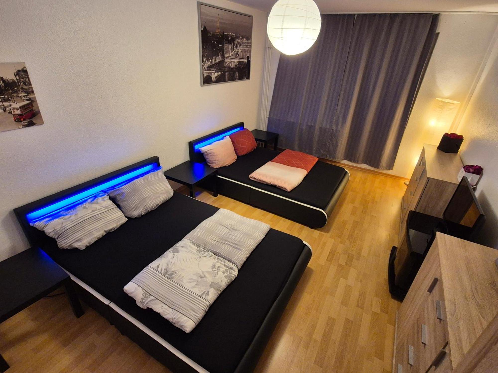 Schoene 3 Schlafzimmer Wohnung Mit 4 Dopplbetten เบอร์ลิน ภายนอก รูปภาพ